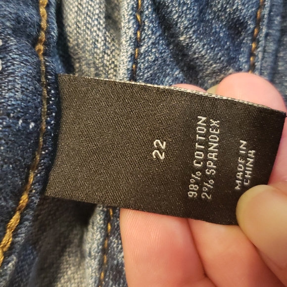 LANE BRYANT DISTRESSED BOYFRIEND JEANS SZ 22 - Picture 8 of 13